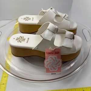 NEW With Tags
Sam & Libby 
Bright White 
Woman's Platform Mule Shoes

Smoke free